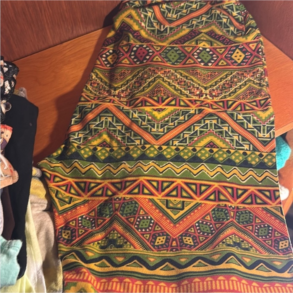 Lularoe T&C Pyramid Triangles Aztec Green Yellow Orange TALL & CURVY Leggings